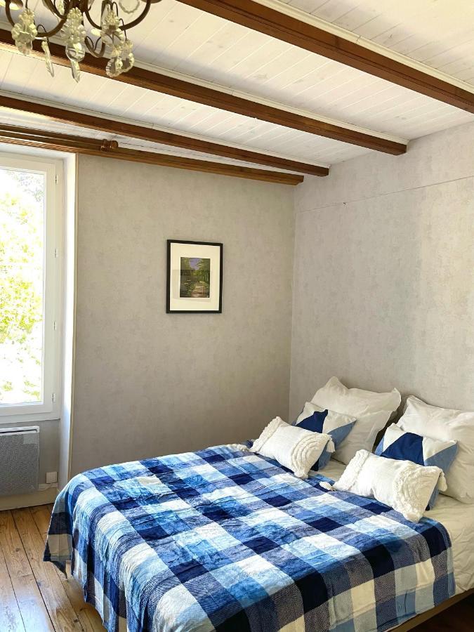 Chez Sarah - L'Escapade Bed & Breakfast Javerlhac-et-la-Chapelle-Saint-Robert ภายนอก รูปภาพ