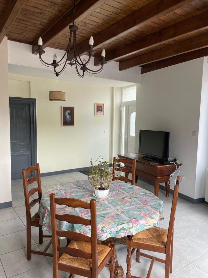 Chez Sarah - L'Escapade Bed & Breakfast Javerlhac-et-la-Chapelle-Saint-Robert ภายนอก รูปภาพ