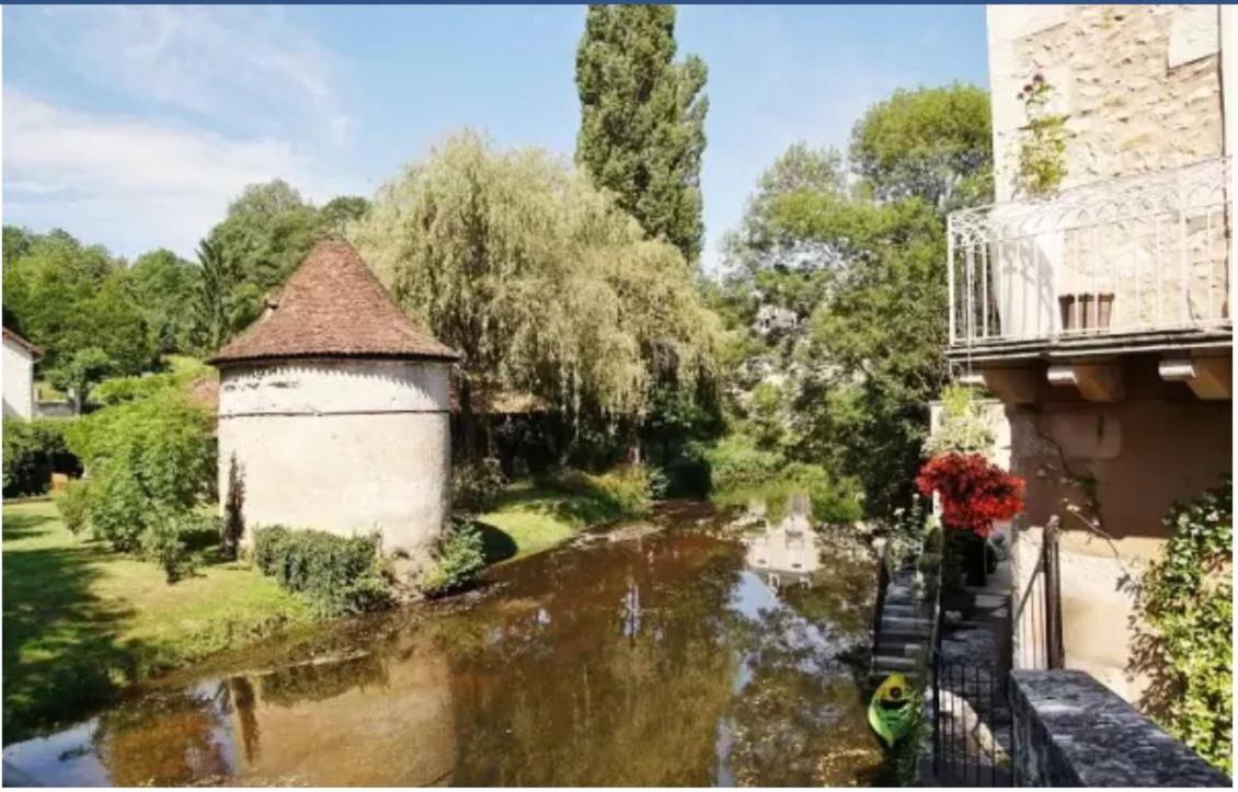 Chez Sarah - L'Escapade Bed & Breakfast Javerlhac-et-la-Chapelle-Saint-Robert ภายนอก รูปภาพ